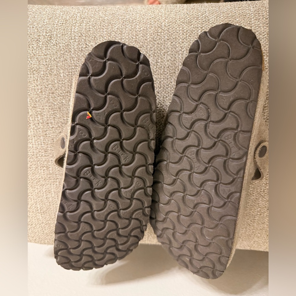 Birkenstock Boston Soft Footbed Clogs
In Taupe - Picture 13 of 15